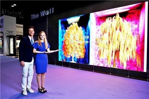  Bức tường tivi The Wall Luxury được Samsung giới thiệu ở Florida, ngày 13/6. (Nguồn: Yonhap)