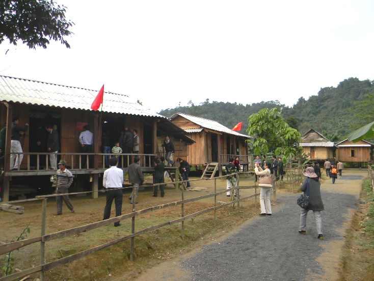 Bộ mặt nông thôn vùng đồng bào DTTS huyện Lệ Thủy ngày một khang trang.