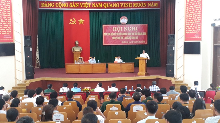 Quang cảnh buổi TXCT của Đoàn ĐBQH tỉnh với cư tri huyện Minh Hóa.