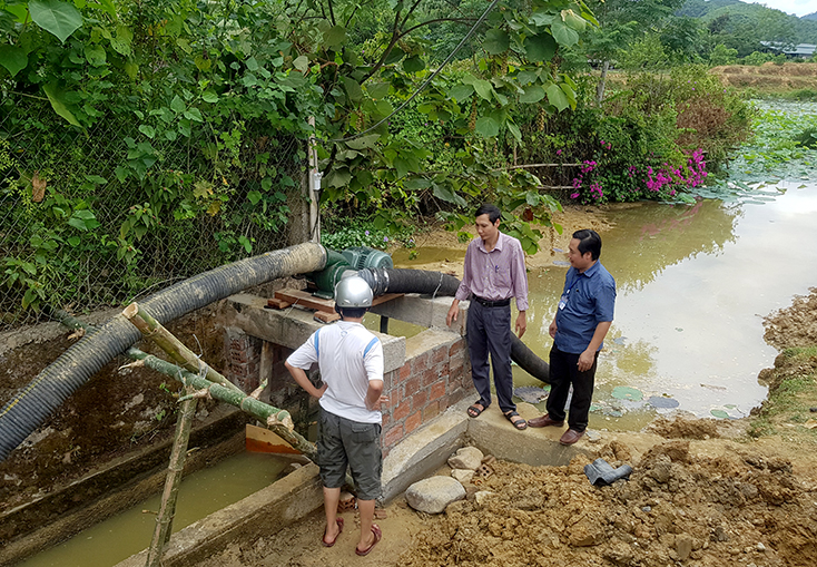 Các trạm bơm dã chiến được lắp đặt mới để bảo đảm nước tưới cho sản xuất vụ hè-thu ở Tuyên Hóa.