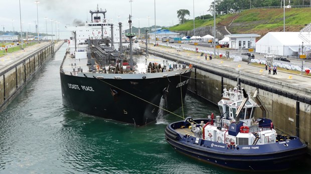 Tàu Nhật Bản qua kênh đào Panama. (Nguồn: asia.nikkei.com)