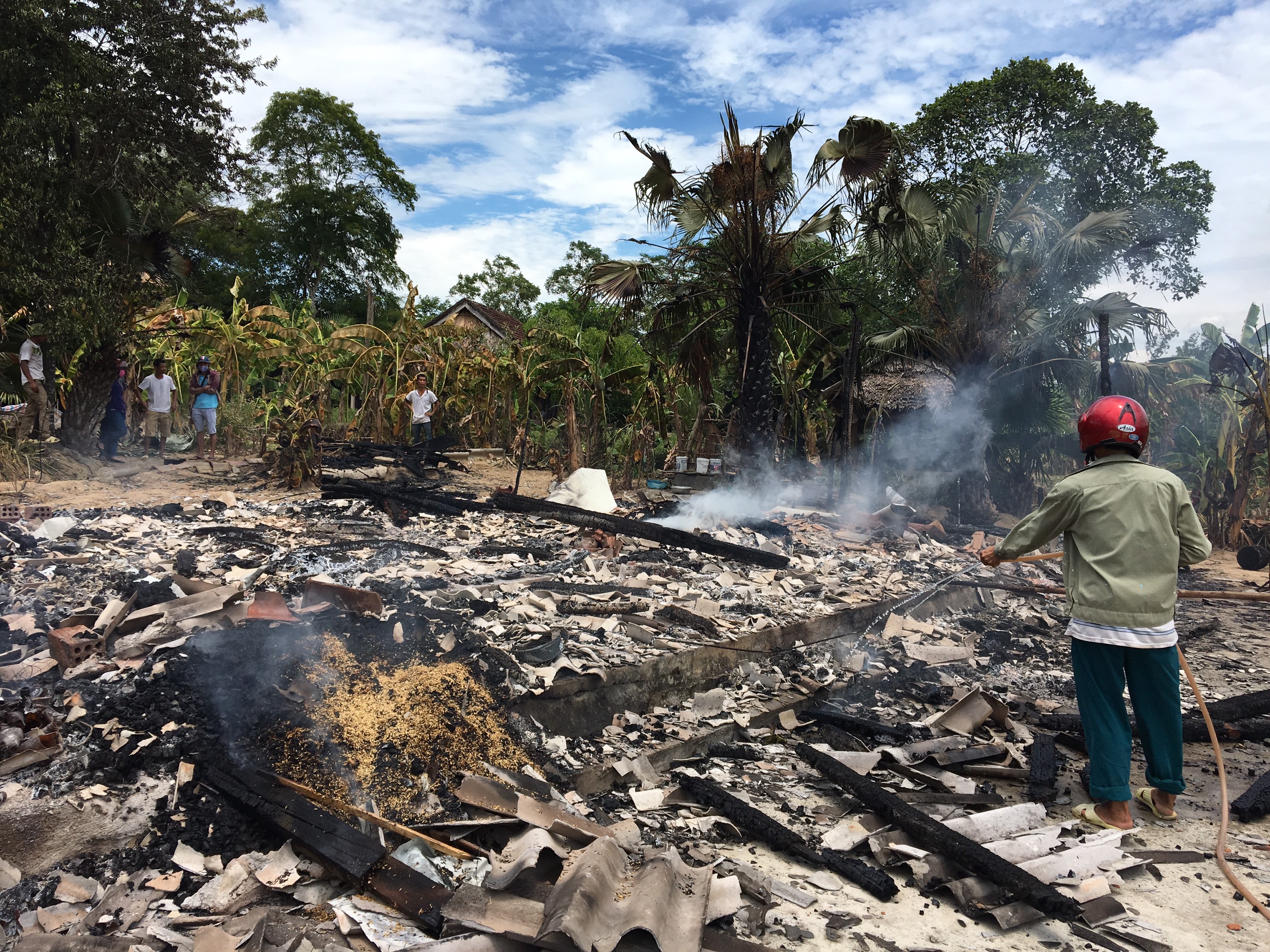 Vụ cháy đã hoàn toàn thiêu rụi ngôi nhà của cụ bà Nguyễn Thị Minh