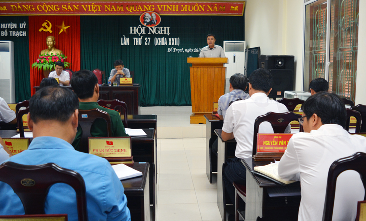 Đồng chí Đinh Hữu Thành, Tỉnh ủy viên, Bí thư Huyện ủy Bố Trạch kết luận tại hội nghị.