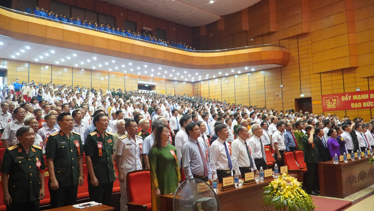 Toàn cảnh lễ kỷ niệm 30 năm Ngày Tái lập tỉnh Quảng Bình.