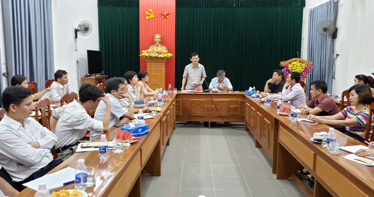 Đồng chí Nguyễn Ngọc Phương, Tỉnh ủy viên, Phó trưởng Đoàn ĐBQH tỉnh phát biểu kết luận cuộc họp.