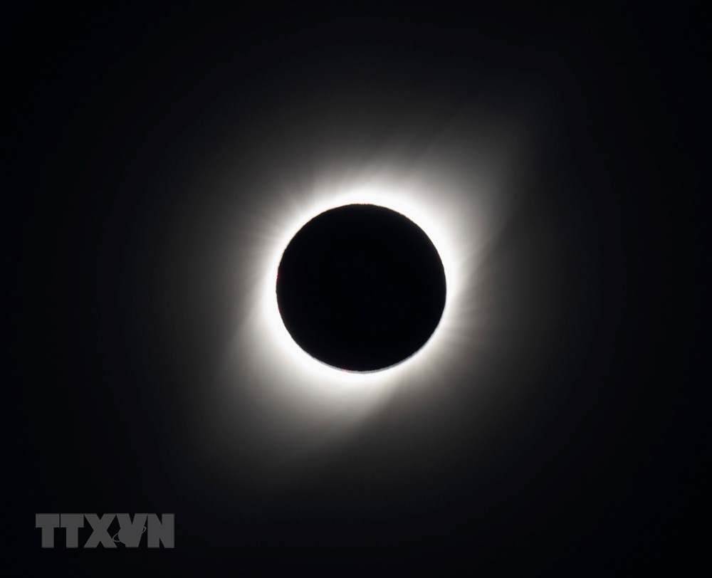  Hiện trường nhật thực toàn phần trên bầu trời nhìn từ El Molle, Chile, ngày 2/7/2019. (Ảnh: AFP/TTXVN)