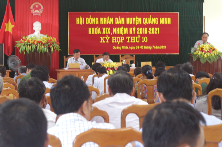 Các đại biểu tham dự kỳ họp HĐND huyện Quảng Ninh lần thứ 10, Khóa XIX.