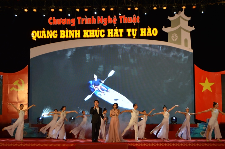 Một số ca khúc lọt vào vòng chung kết tham gia biểu diễn tại chương trình nghệ thuật “Quảng Bình khúc hát tự hào”.