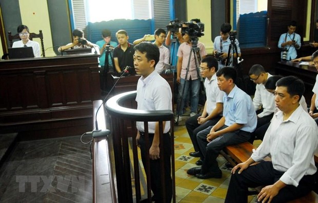 Vu VN Pharma: Nhap nhang con duong dua thuoc gia vao Viet Nam hinh anh 2Các bị cáo tại một phiên xét xử. (Ảnh: Mạnh Linh/TTXVN)