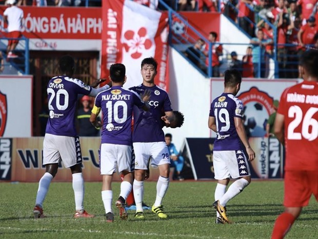 Hà Nội FC giành chiến thắng 2-1 trước Hải Phòng, qua đó vươn lên ngôi đầu bảng xếp hạng V-League 2019, hơn Thành phố Hồ Chí Minh xếp thứ hai 1 điểm. (Ảnh: Nguyên An/Vietnam+)