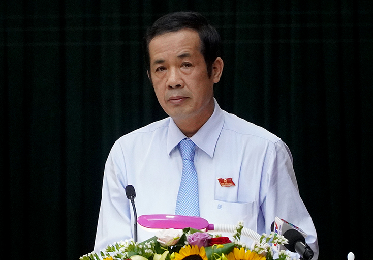 Đồng chí Chủ tịch UBND Trần Công Thuật phát biểu tiếp thu ý kiến các đại biểu.
