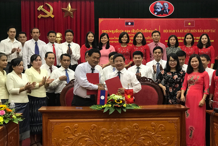 Lễ ký kết biên bản hợp tác giữa Tuyên giáo Tỉnh ủy Quảng Bình và Ban Tuyên huấn tỉnh Khăm Muộn  