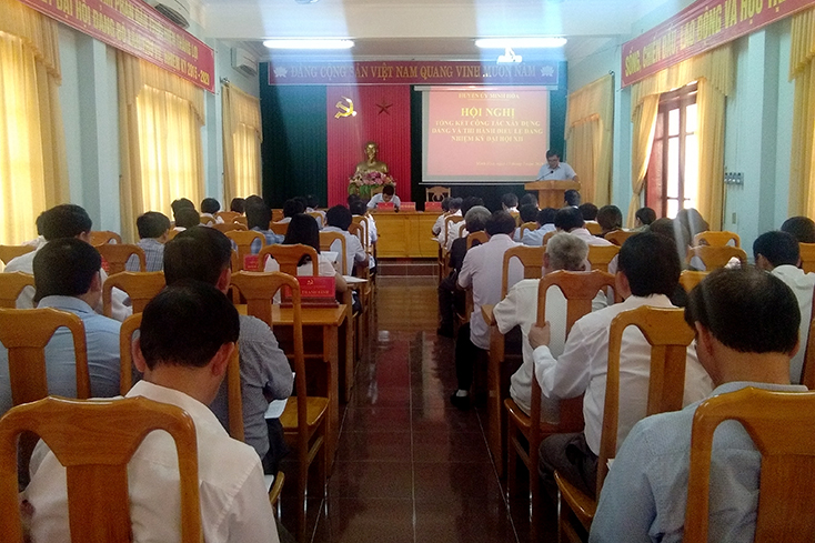 Hội nghị tổng kết công tác xây dựng Đảng và thi hành Điều lệ Đảng nhiệm kỳ Đại hội XII của Huyện ủy Minh Hóa.