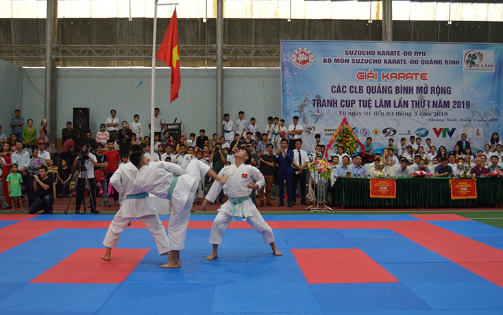 Một trận thi đấu tại giải Karatedo tranh cúp Tuệ Lâm do Công ty TNHH Công nghệ cao Tuệ Lâm đứng ra tổ chức.