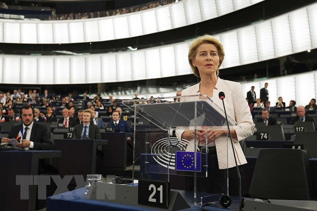 Thach thuc nao dang doi nguoi phu nu dau tien gianh ghe Chu tich EC hinh anh 1Bà Ursula von der Leyen phát biểu tại Nghị viện châu Âu ở Strasbourg, Pháp ngày 16/7/2019. (Ảnh: AFP/TTXVN)