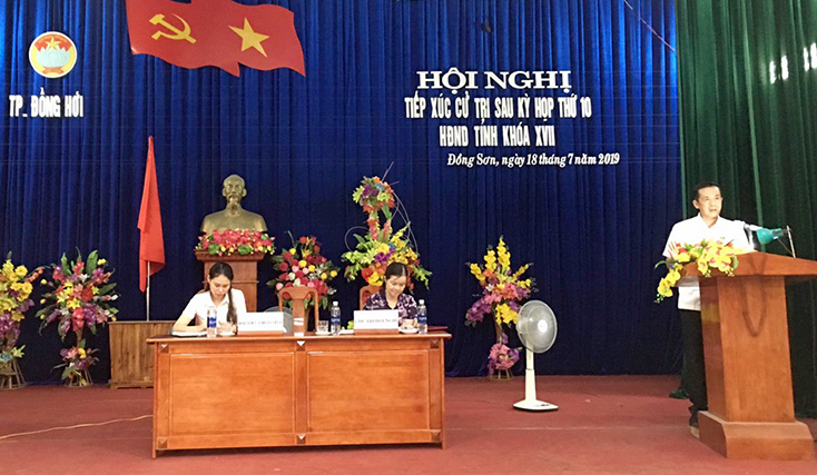 Đồng chí Trần Công Thuật, Chủ tịch UBND tỉnh tiếp thu và giải trình một số kiến nghị của cử tri TP. Đồng Hới.