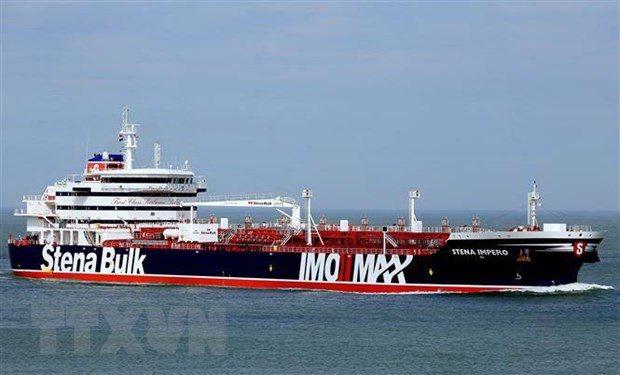 Tàu Stena Impero, treo cờ Anh đi qua vùng biển ngoài khơi thành phố Rotterdam, Hà Lan ngày 3-4-2018. (Nguồn: AFP/TTXVN)