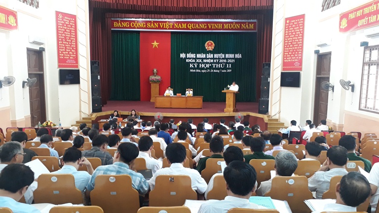 Các đại biểu tham dự kỳ họp thứ 11, HĐND huyện Minh Hóa khóa XIX.