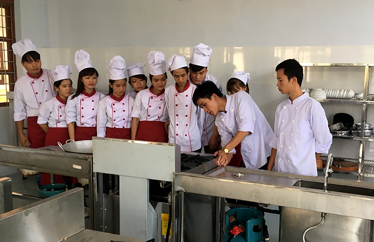Nhiều khóa học đào tạo nghề của Trường Cao đẳng nghề Quảng Bình rất phù hợp với học sinh dân tộc thiểu số.