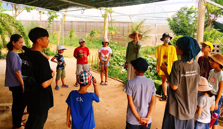 Du khách “nhí” tham gia các hoạt động trải nghiệm tại trang trại rau sạch An Nông