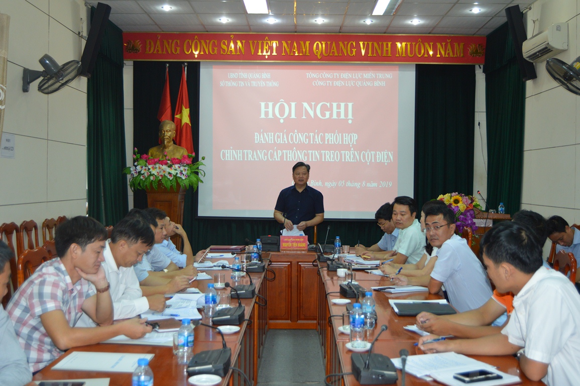 Đồng chí Phó Chủ tịch UBND tỉnh Nguyễn Tiến Hoàng kết luận hội nghị.