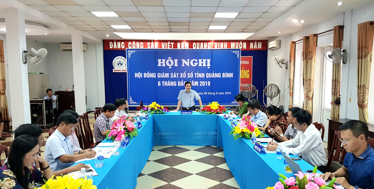Đồng chí Nguyễn Xuân Quang, Phó Chủ tịch Thường trực UBND tỉnh chủ trì hội nghị.