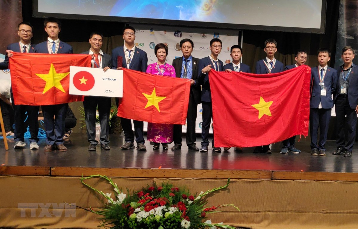 Đội tuyển học sinh Hà Nội đại diện cho Việt Nam tham dự Kỳ thi IOAA 2019. (Ảnh: TTXVN phát)
