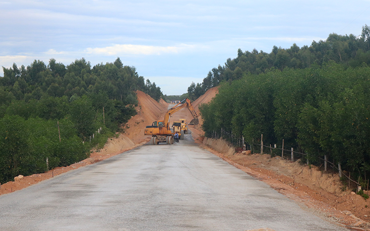 Dự án tuyến đường tránh Quốc lộ 1A đoạn qua đèo Con, trên địa phận huyện Quảng Trạch bị chậm tiến độ.