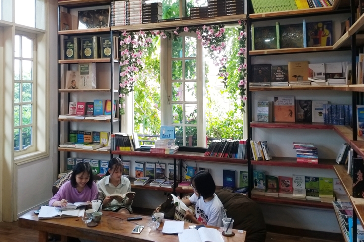 Một góc Kiwi cafe bookstore.
