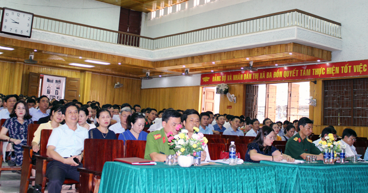 Các đại biểu tham dự hội nghị học tập, quán triệt các Nghị quyết, Chỉ thị của Ban Chấp hành Trung ương Đảng (khóa XII).
