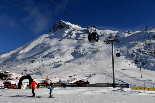 Tuyết phủ dãy Alps - Ảnh: AFP