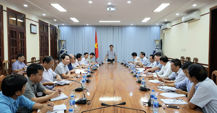 Đồng chí Nguyễn Xuân Quang, Phó Chủ tịch Thường trực UBND tỉnh kết luận cuộc họp. 