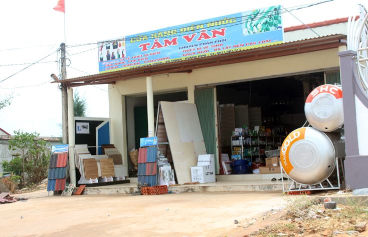 Cơ sở kinh doanh Tám Vân của ông Dương Quang Tám xây dựng trái phép nhưng không chịu chấp hành tháo dỡ.