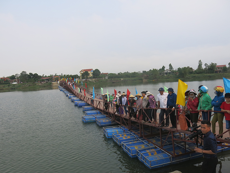 Cầu phao nối từ xã Xuân Thủy qua xã Mỹ Thủy sẽ được tháo dây xếp lại khi bão, lũ xảy ra