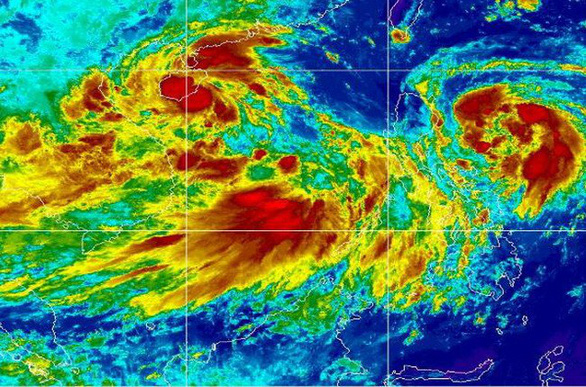 Hai áp thấp nhiệt đới trên Biển Đông và vùng áp thấp sắp thành bão ngoài khơi Philippines - Ảnh: thoitietvietnam.com