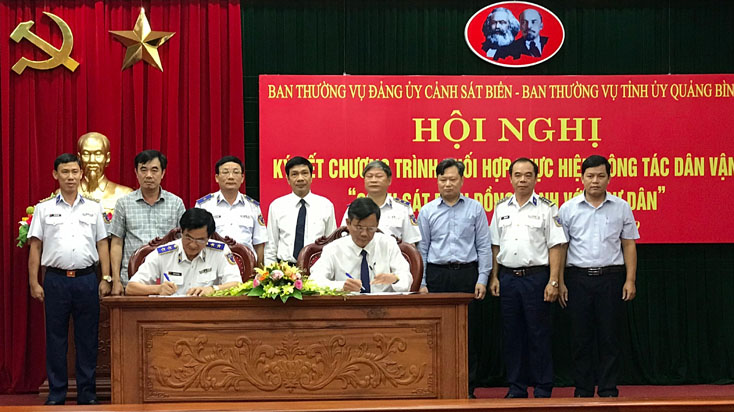 Lễ ký kết chương trình phối hợp thực hiện công tác dân vận “Cảnh sát biển đồng hành với ngư dân”
