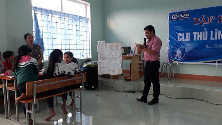 Anh Đỗ Trung Quảng trong một buổi tập huấn CLB “Thủ lĩnh thay đổi” cho học sinh