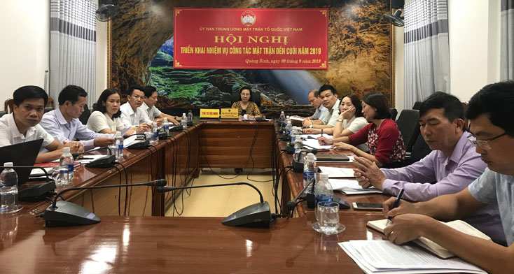 Đồng chí Chủ tịch Ủy ban MTTQVN tỉnh Phạm Thị Hân chủ trì hội nghị tại điểm cầu tỉnh Quảng Bình 