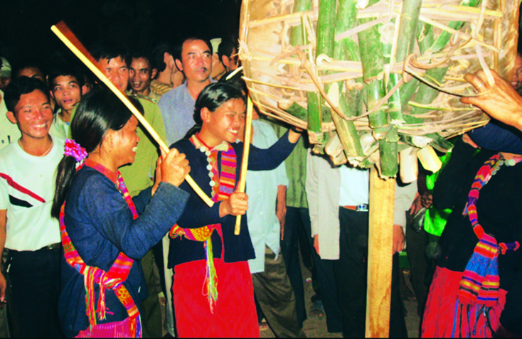 Lễ hội đập trống của người Ma Coong, xã Thượng Trạch, huyện Bố Trạch luôn được giữ gìn, phát huy.