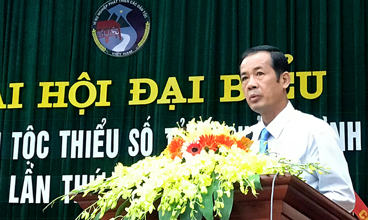 Đồng chí Chủ tịch UBND tỉnh Trần Công Thuật phát biểu chỉ đạo tại đại hội.