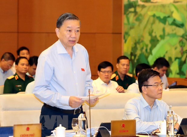 Bộ trưởng Bộ Công an Tô Lâm trình bày báo cáo về công tác phòng, chống tội phạm và vi phạm pháp luật. (Ảnh: Trọng Đức/TTXVN)