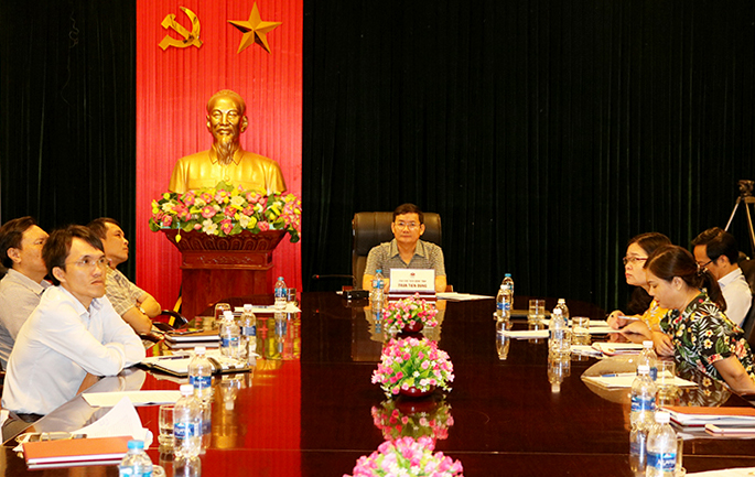 Đồng chí Trần Tiến Dũng, Phó Chủ tịch UBND tỉnh chủ trị hội nghị tại điểm cầu Quảng Bình.
