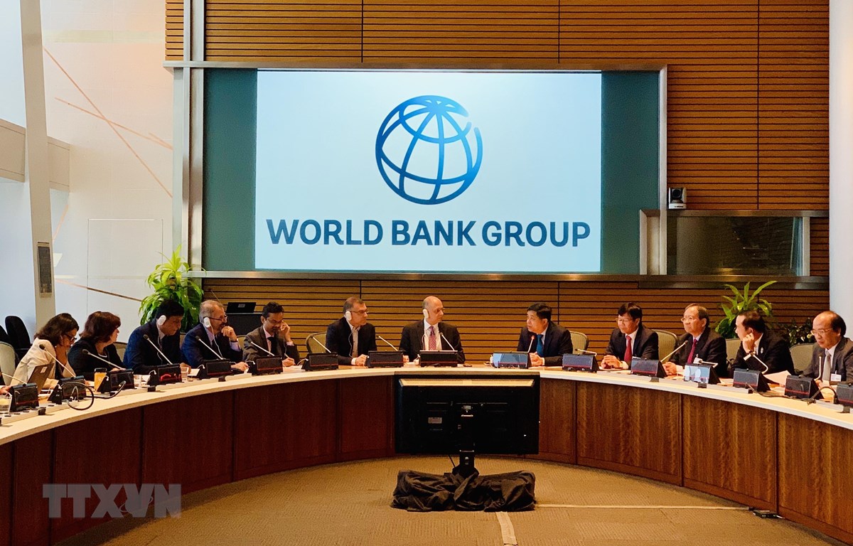 Tổ biên tập Tiểu ban Kinh tế-Xã hội làm việc với các chuyên gia của Ngân hàng thế giới (WB) tại Thủ đô Washington D.C, ngày 10-9-2019. (Ảnh: Đặng Huyền/TTXVN)