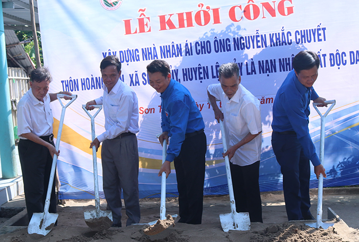 Lễ khởi công nhà nhân ái cho gia đình ông Nguyễn Khắc Chuyết