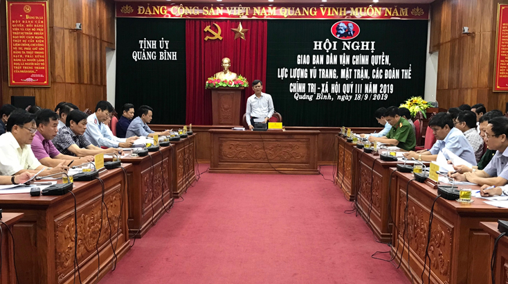 Đồng chí Phó Bí thư Thường trực Tỉnh ủy Trần Thắng phát biểu tại hội nghị