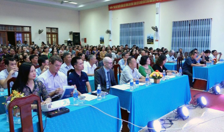 Các đơn vị phối hợp và đại diện Đại sứ quán Australia tại Việt Nam và Tổ chức Di cư quốc tế IOM tại Việt Nam tuyên truyền tại các khu dân cư về chống di cư trái phép