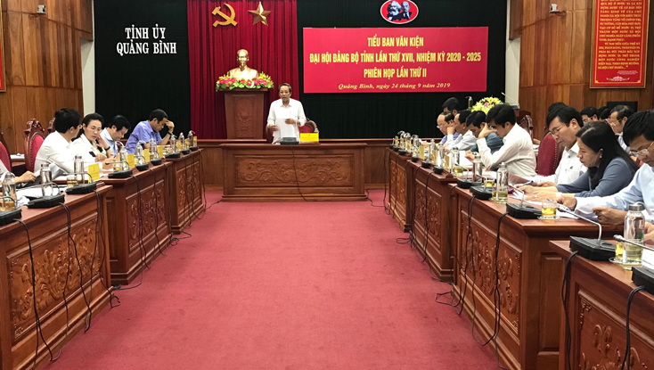 Đồng chí Bí thư Tỉnh ủy Hoàng Đăng Quang phát biểu tại cuộc họp