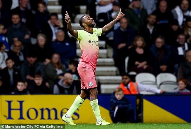 Sterling mở đầu cho chiến thắng của Manchester City.