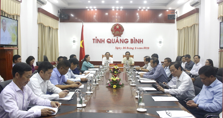 Đồng chí Hoàng Đăng Quang, Bí thư Tỉnh ủy và đồng chí Trần Công Thuật, Chủ tịch UBND tỉnh chủ trì hội nghị tại điểm cầu Quảng Bình. 