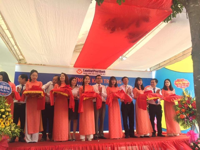 Lễ khai trương phòng giao dịch Ngân hàng TMCP Bưu diện Liên Việt Tuyên Hóa